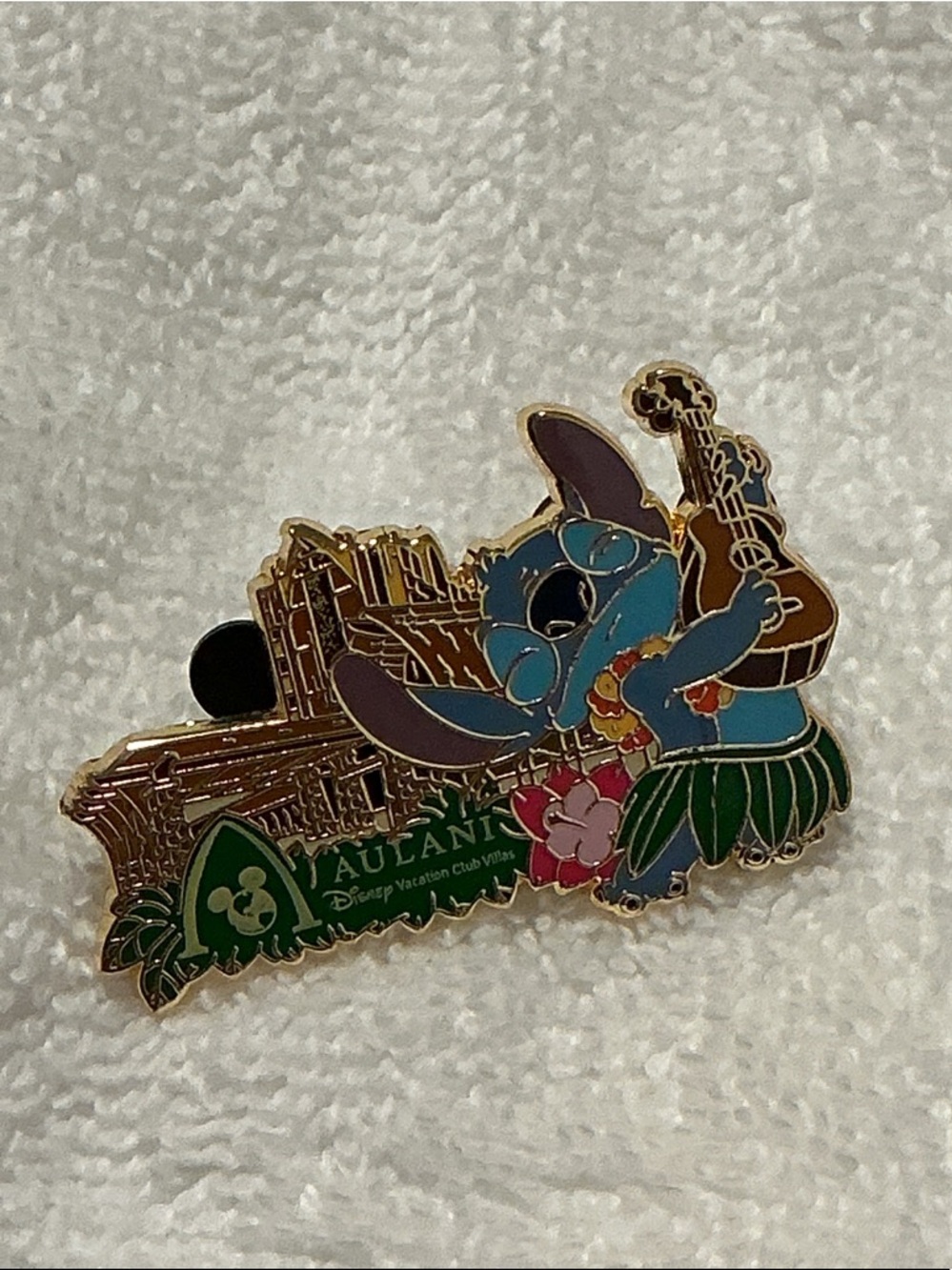 New Disney Aulani Stitch Vacation Pin